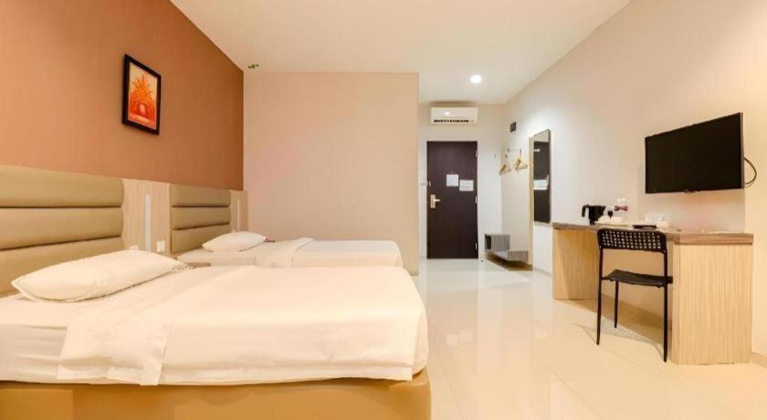 Lovina Inn Hotel Batam Nagoya Exterior photo