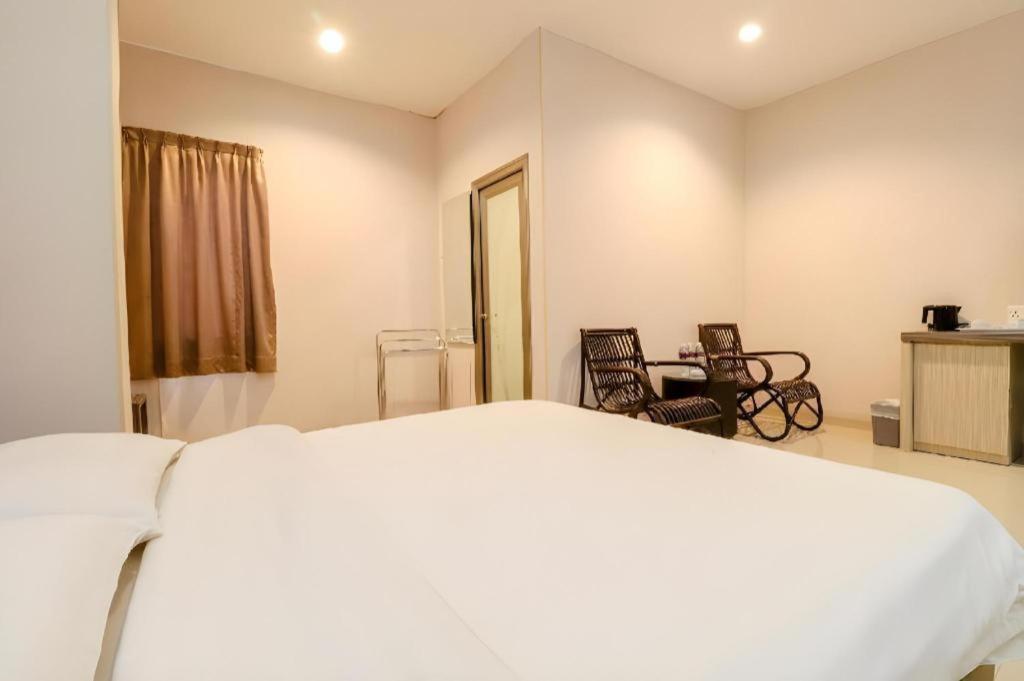 Lovina Inn Hotel Batam Nagoya Exterior photo