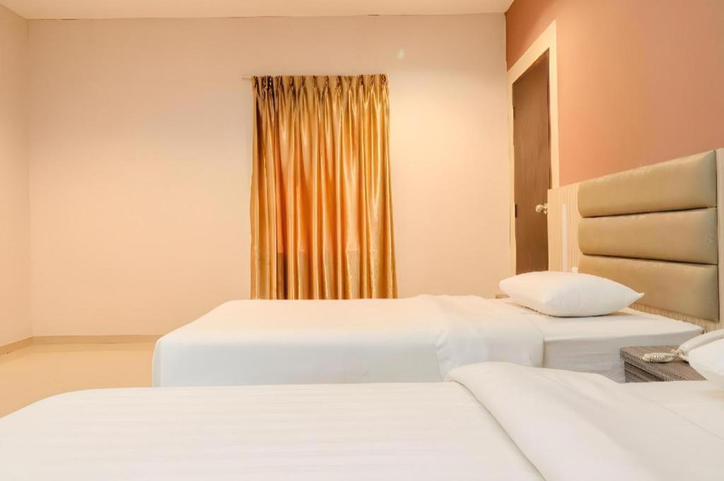 Lovina Inn Hotel Batam Nagoya Exterior photo