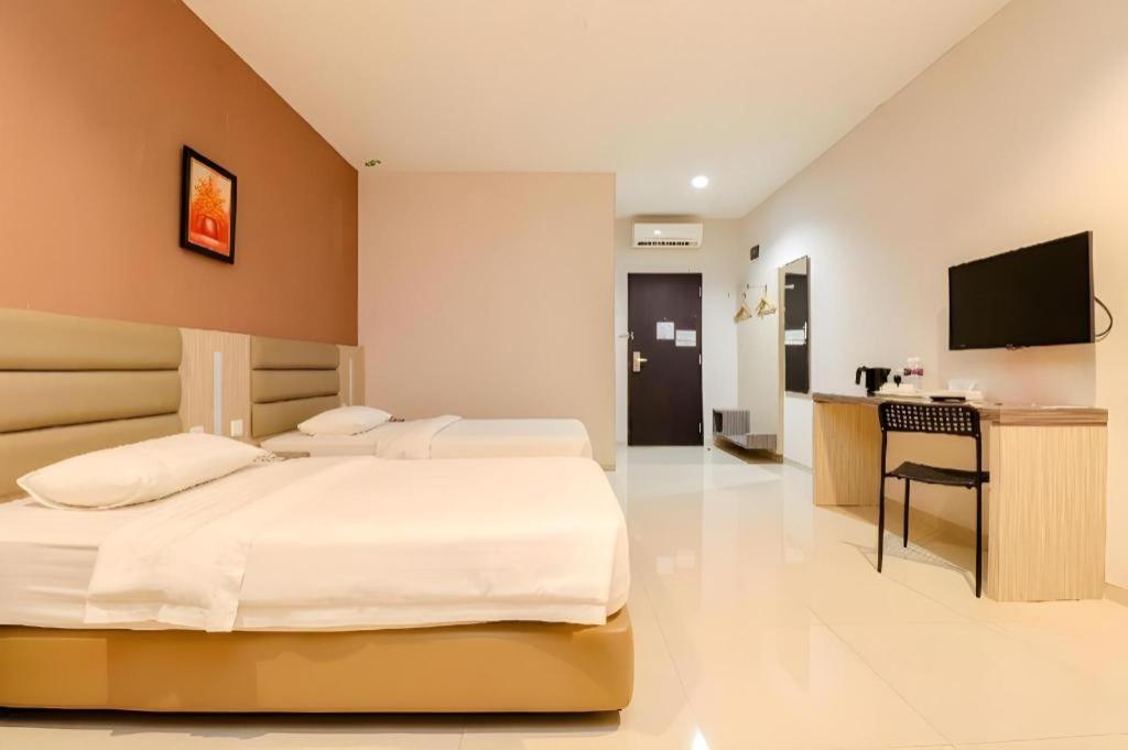 Lovina Inn Hotel Batam Nagoya Exterior photo