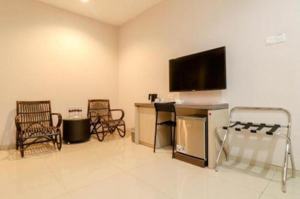 Lovina Inn Hotel Batam Nagoya Exterior photo