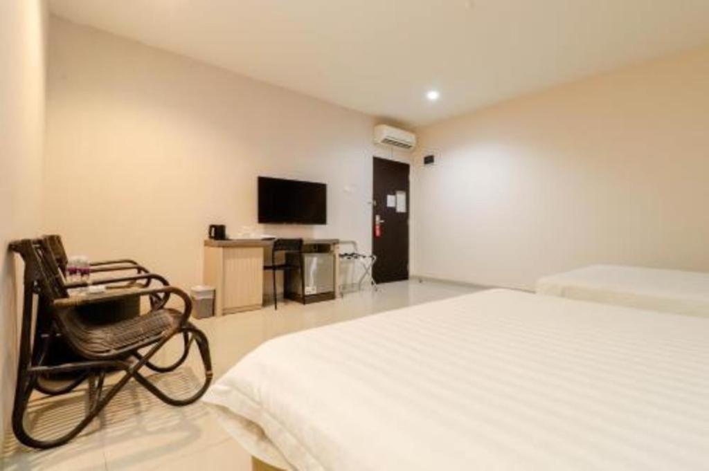 Lovina Inn Hotel Batam Nagoya Exterior photo
