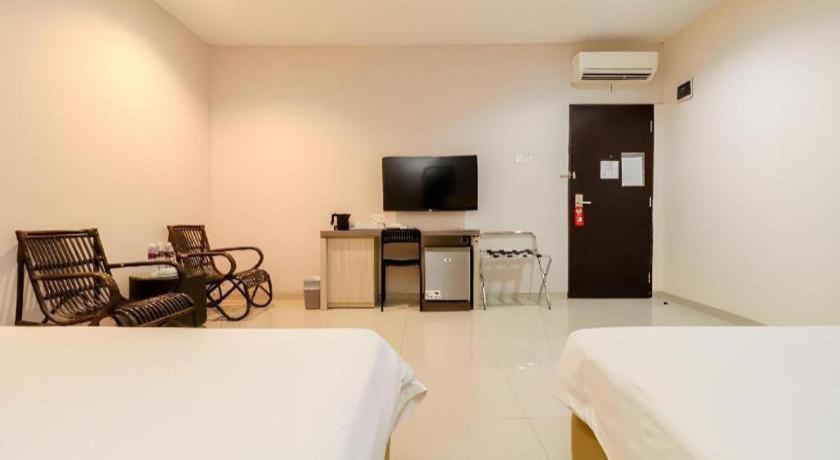 Lovina Inn Hotel Batam Nagoya Exterior photo