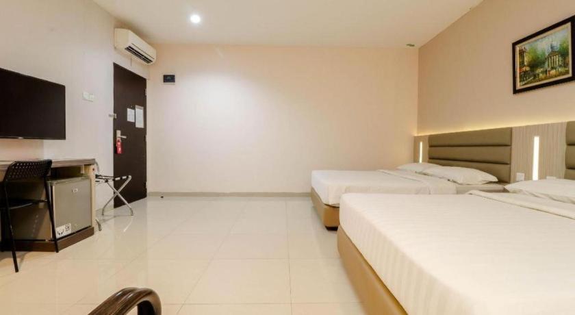 Lovina Inn Hotel Batam Nagoya Exterior photo