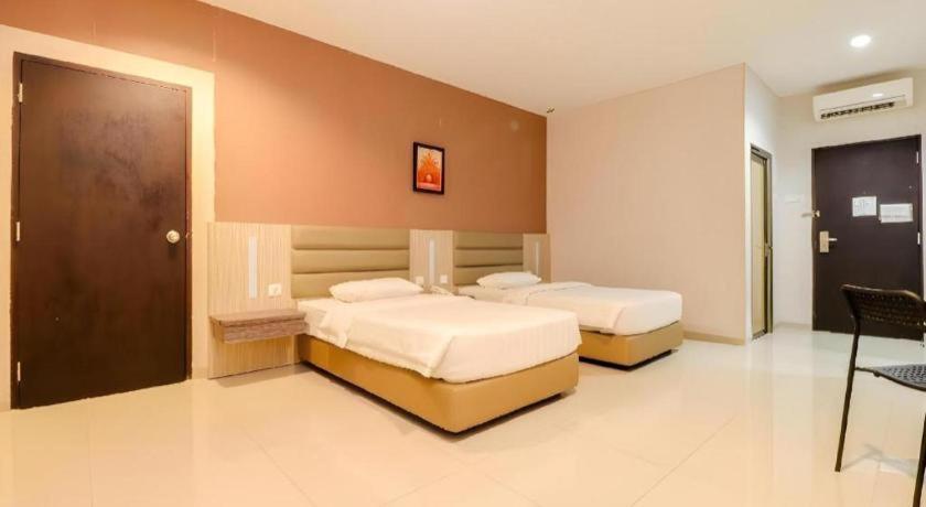 Lovina Inn Hotel Batam Nagoya Exterior photo