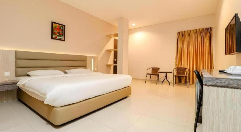 Lovina Inn Hotel Batam Nagoya Exterior photo