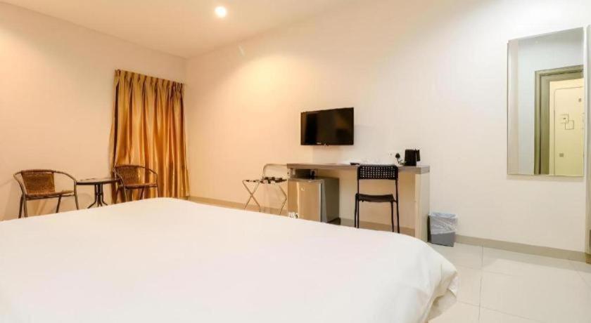 Lovina Inn Hotel Batam Nagoya Exterior photo