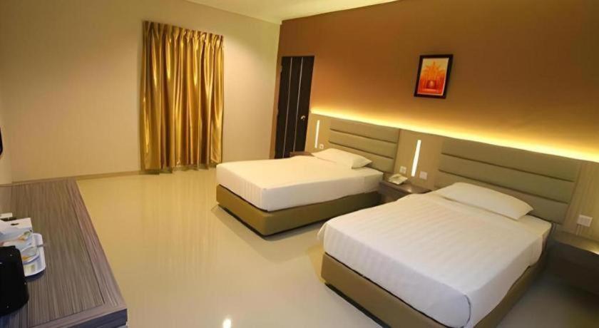 Lovina Inn Hotel Batam Nagoya Exterior photo