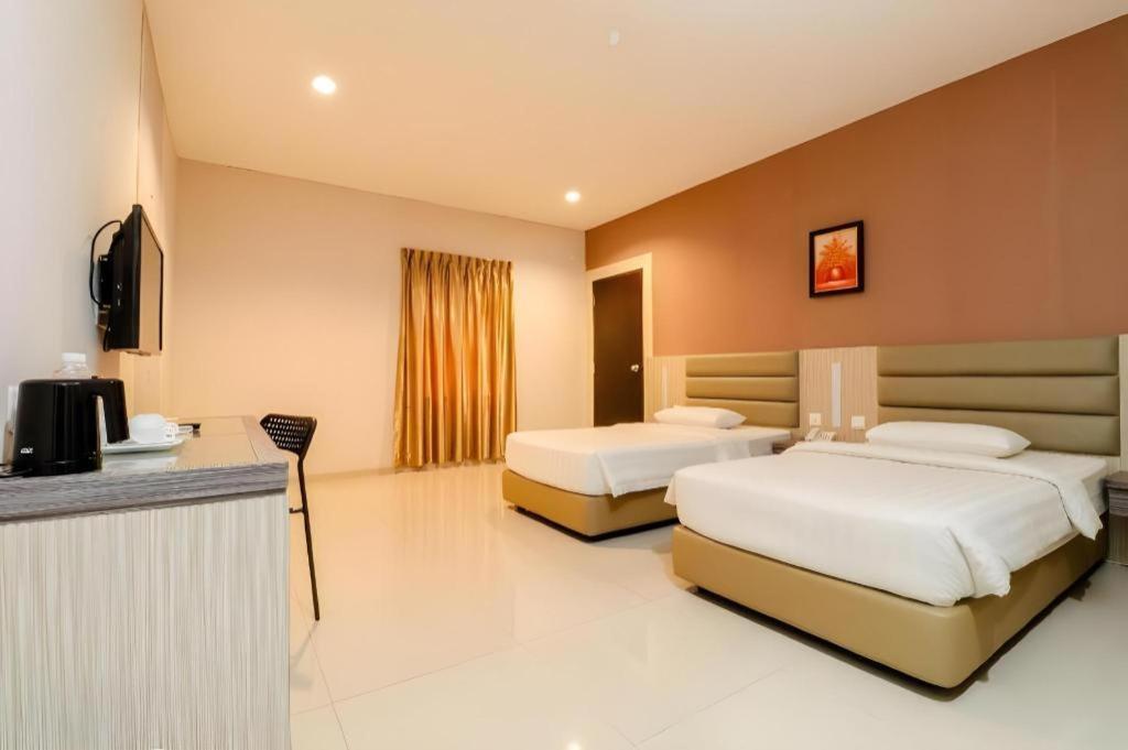 Lovina Inn Hotel Batam Nagoya Exterior photo